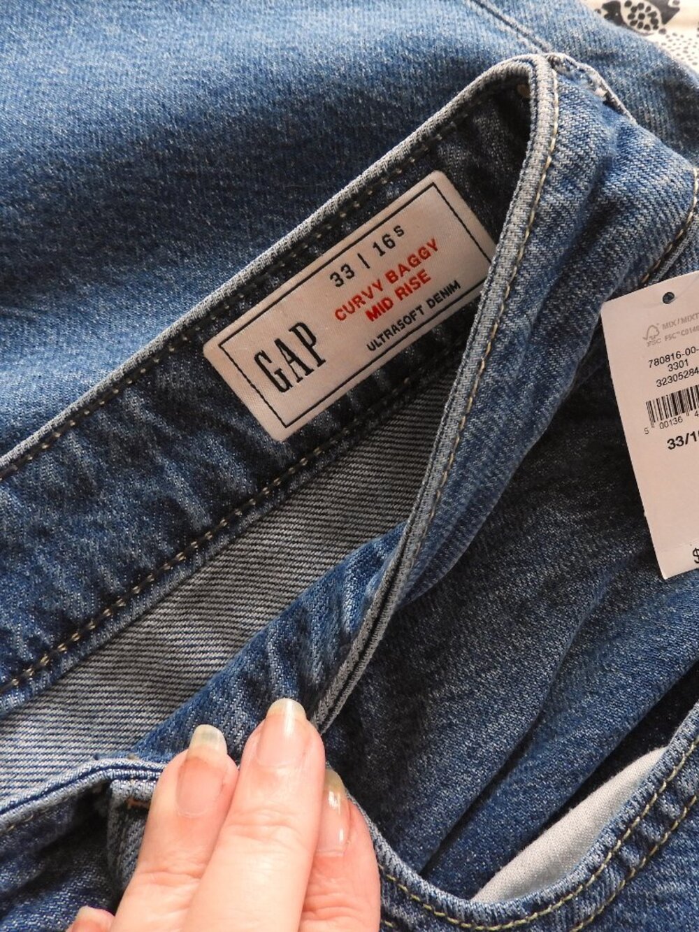 Gap Curvy Mid Rise UltraSoft Baggy Jeans, Size 16 Short, Color Medium Wash - Picture 6 of 9